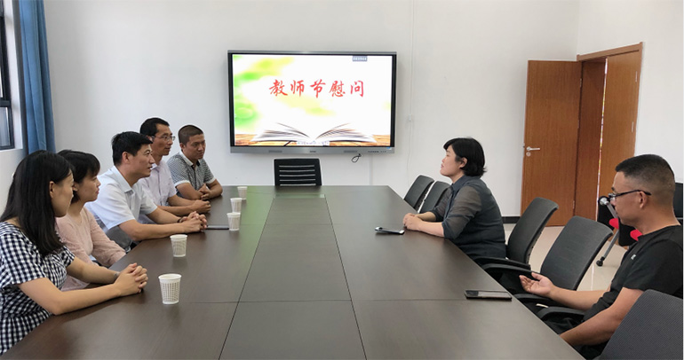 情系教育事業(yè)，慰問(wèn)溫暖人心