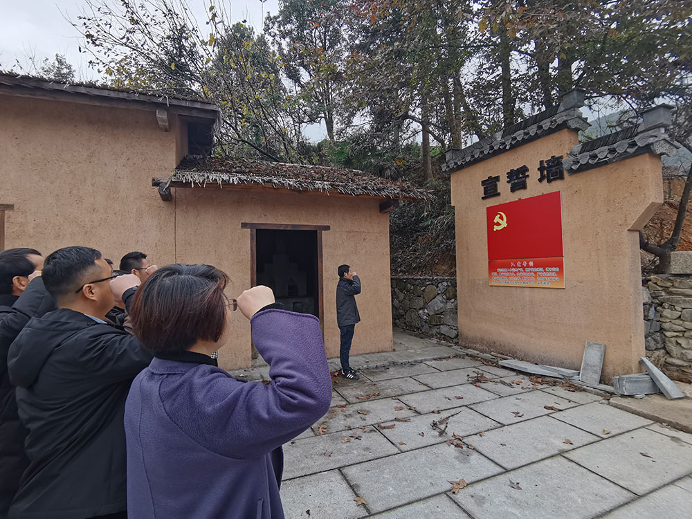 屯溪城建投公司黨支部開展“走進(jìn)紅色記憶、傳承初心使命”主題黨日活動