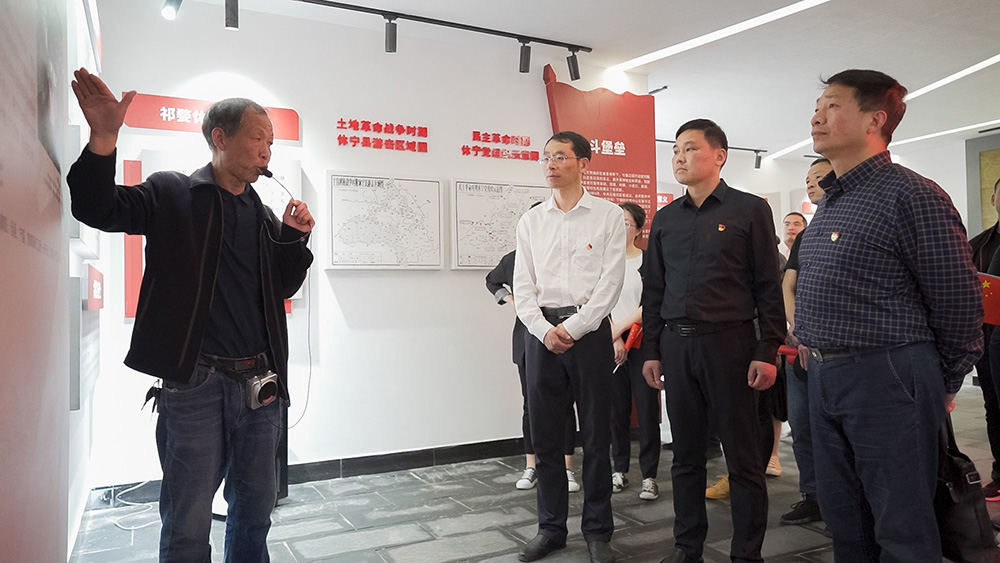屯溪區(qū)國投集團開展學(xué)黨史、祭英烈主題黨日活動