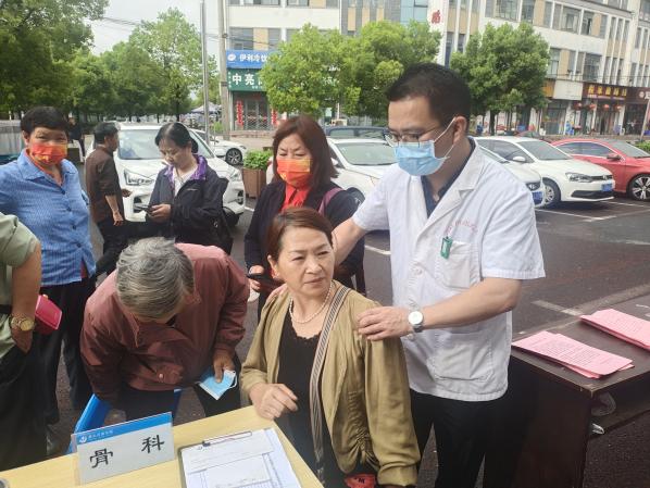 百姓健康系我心，黨員服務(wù)進社區(qū)