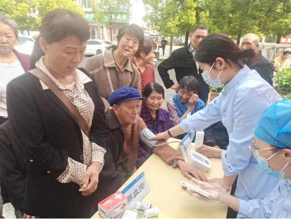 百姓健康系我心，黨員服務(wù)進社區(qū)