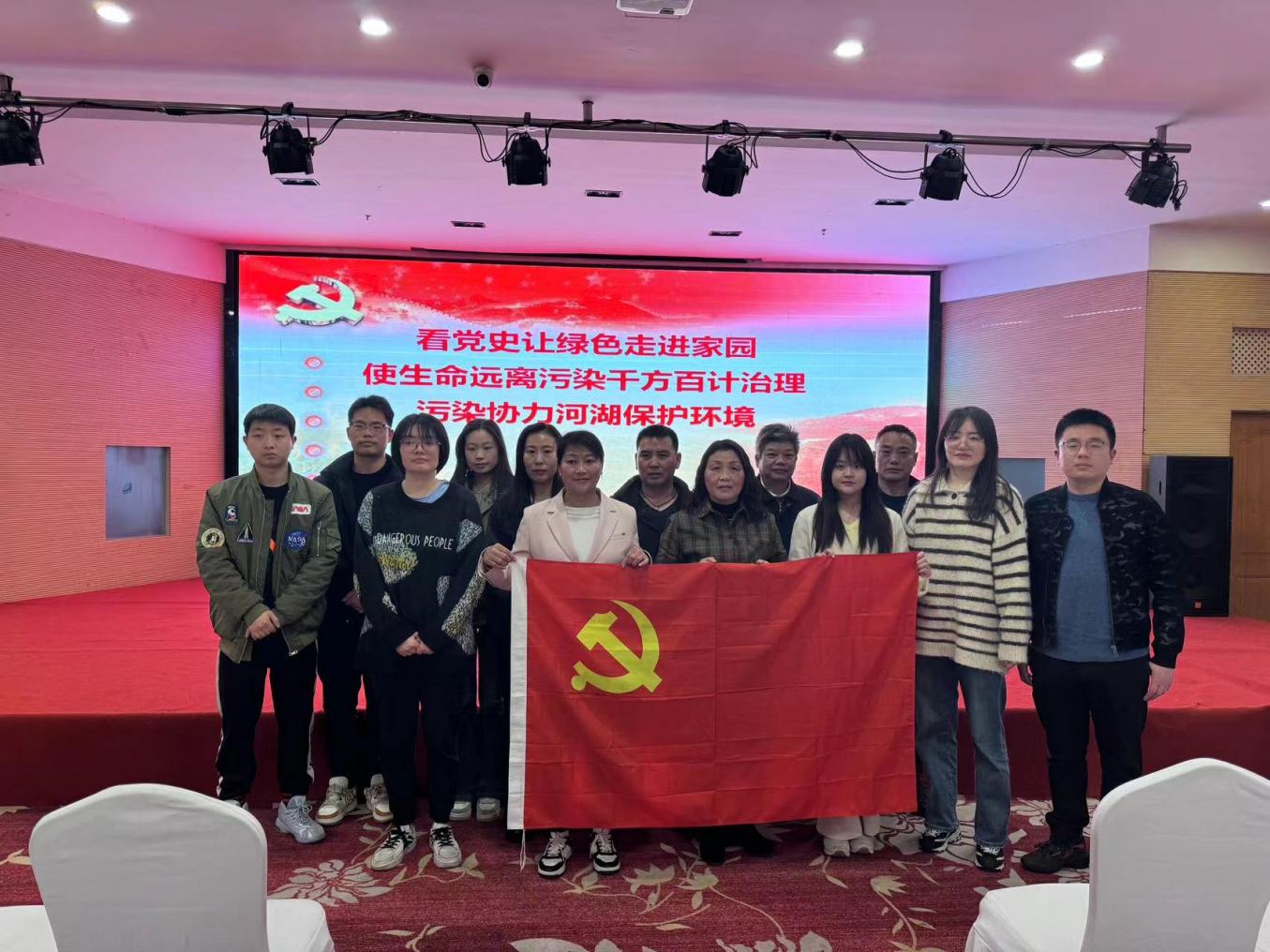 踐行綠色發(fā)展，傳承護水精神——屯溪區(qū)國投集團黨委組織觀看生態(tài)主題電影《瀏陽河上》